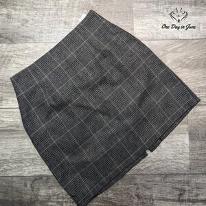 B. Moss Clothing Company High Waist Mini Skirt Size 4